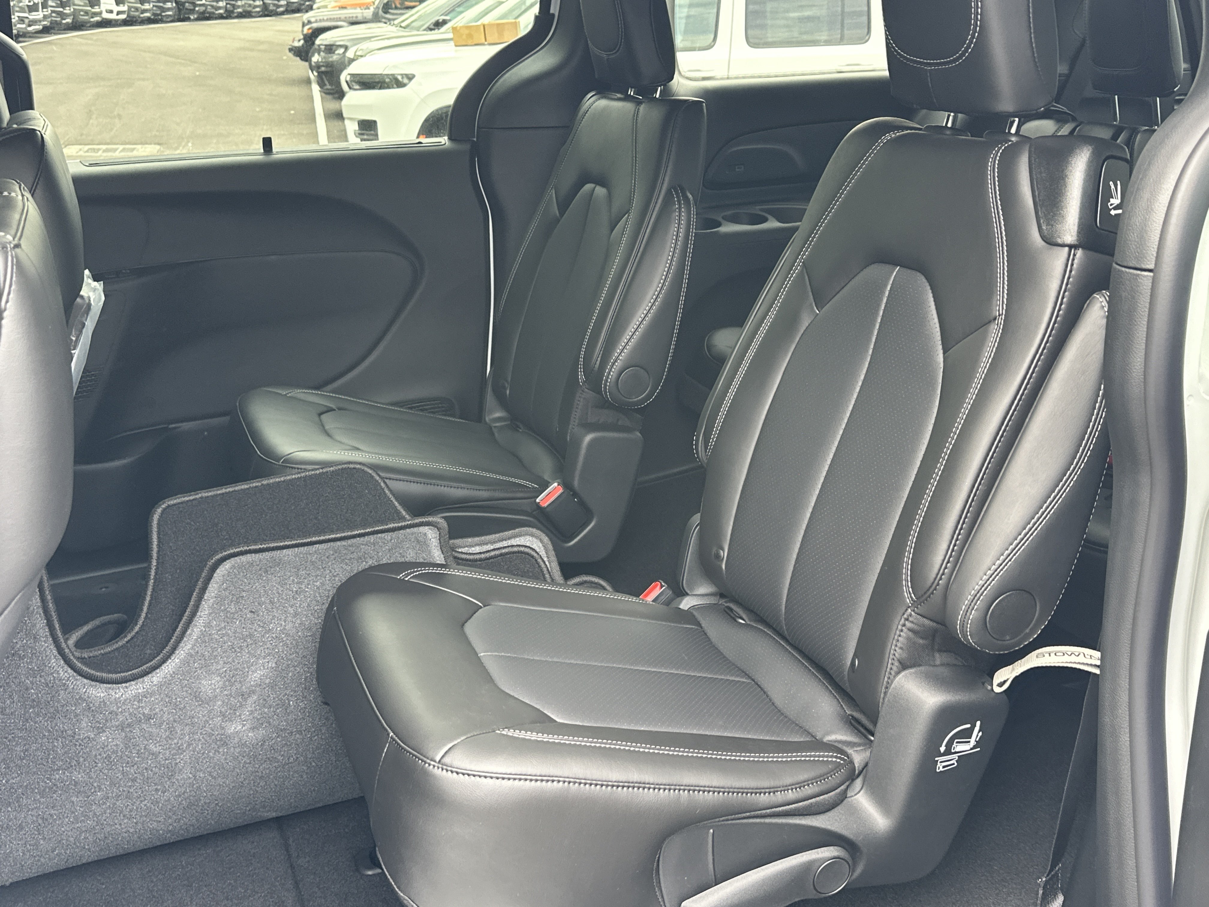 New 2027 Chrysler Pacifica Select w/ Family Tech Group FWD image 29