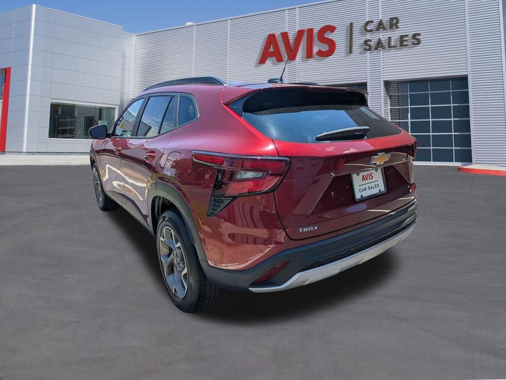 Used 2025 Chevrolet Trax LT w/ LT Convenience Package FWD image 9