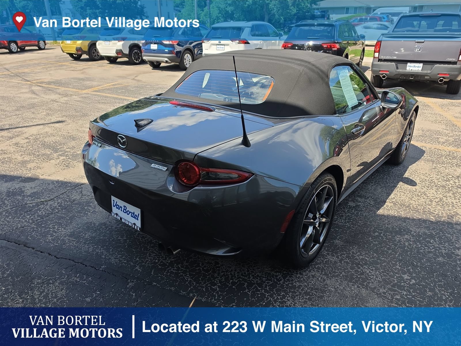 Used 2019 MAZDA MX-5 Miata Grand Touring w/ GT-S Package RWD image 5