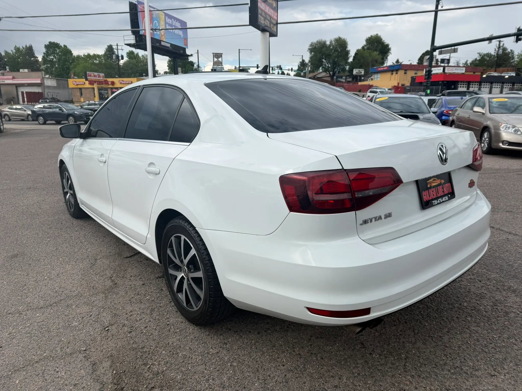 Used 2017 Volkswagen Jetta SE FWD image 5
