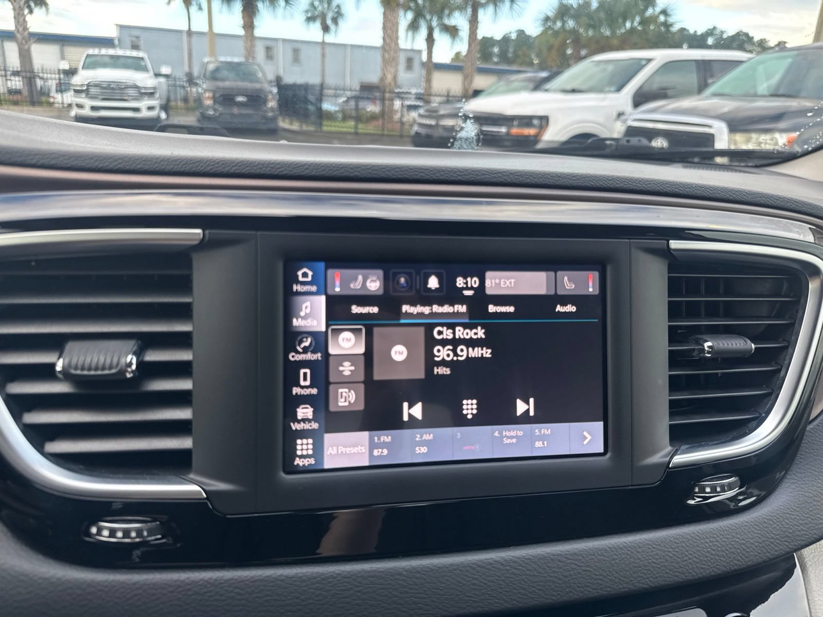 Used 2022 Chrysler Voyager LX FWD image 27