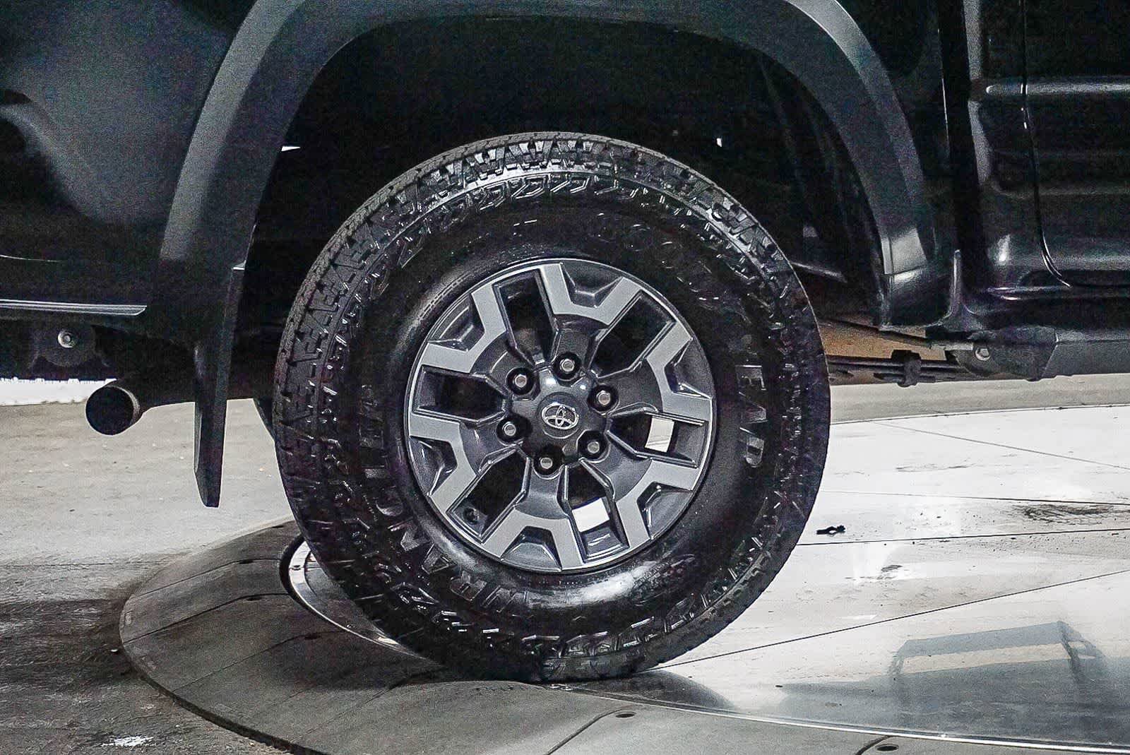 Certified 2023 Toyota Tacoma TRD Off-Road AWD/4WD image 8