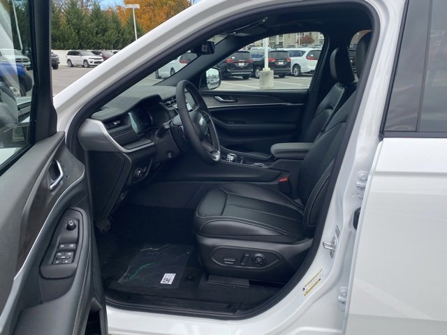 New 2025 Jeep Grand Cherokee Limited w/ Luxury Tech Group II image 16