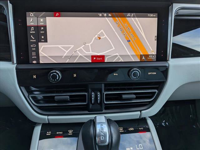 Certified 2024 Porsche Macan image 18