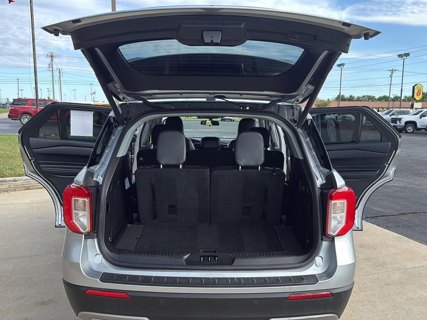 Used 2022 Ford Explorer XLT w/ Equipment Group 202A image 22