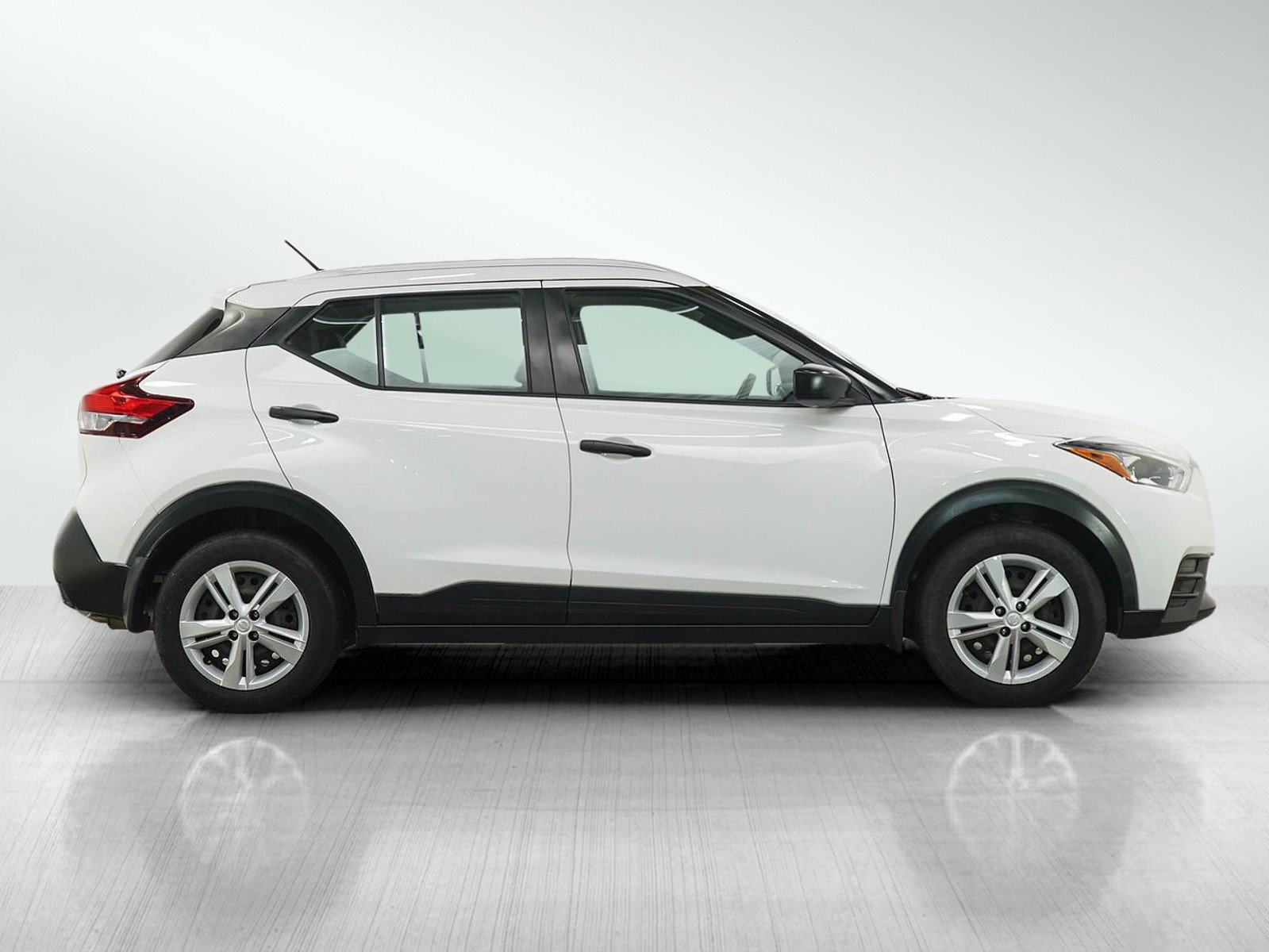 Used 2019 Nissan Kicks S FWD image 6