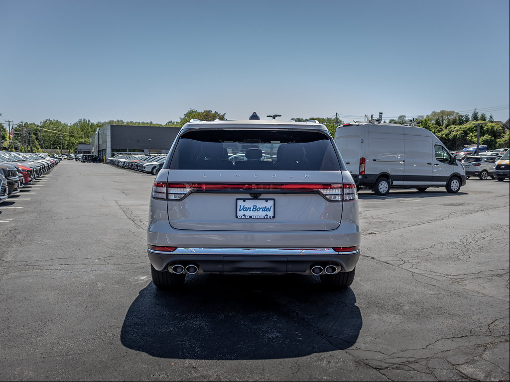 Used 2025 Lincoln Aviator Reserve w/ Equipment Group 201A AWD/4WD image 5