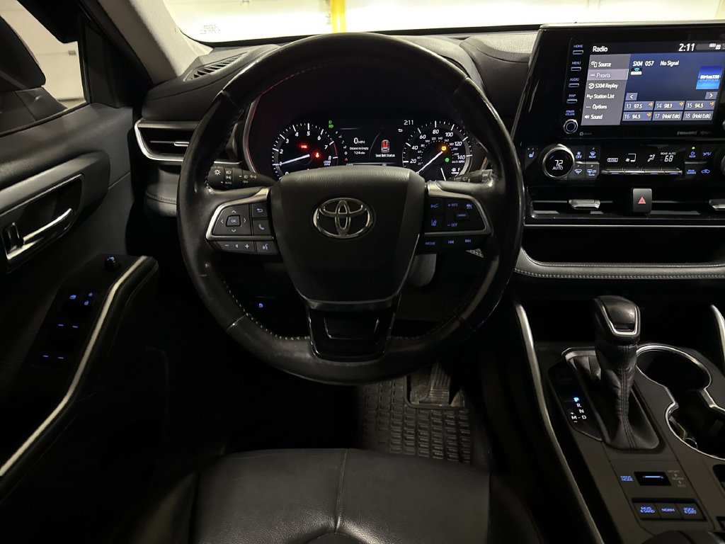 Used 2020 Toyota Highlander XLE AWD/4WD image 11