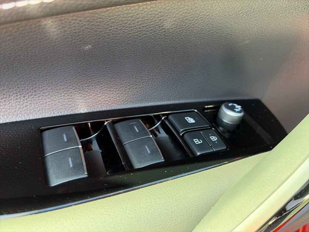 Used 2020 Toyota Corolla XSE FWD image 15