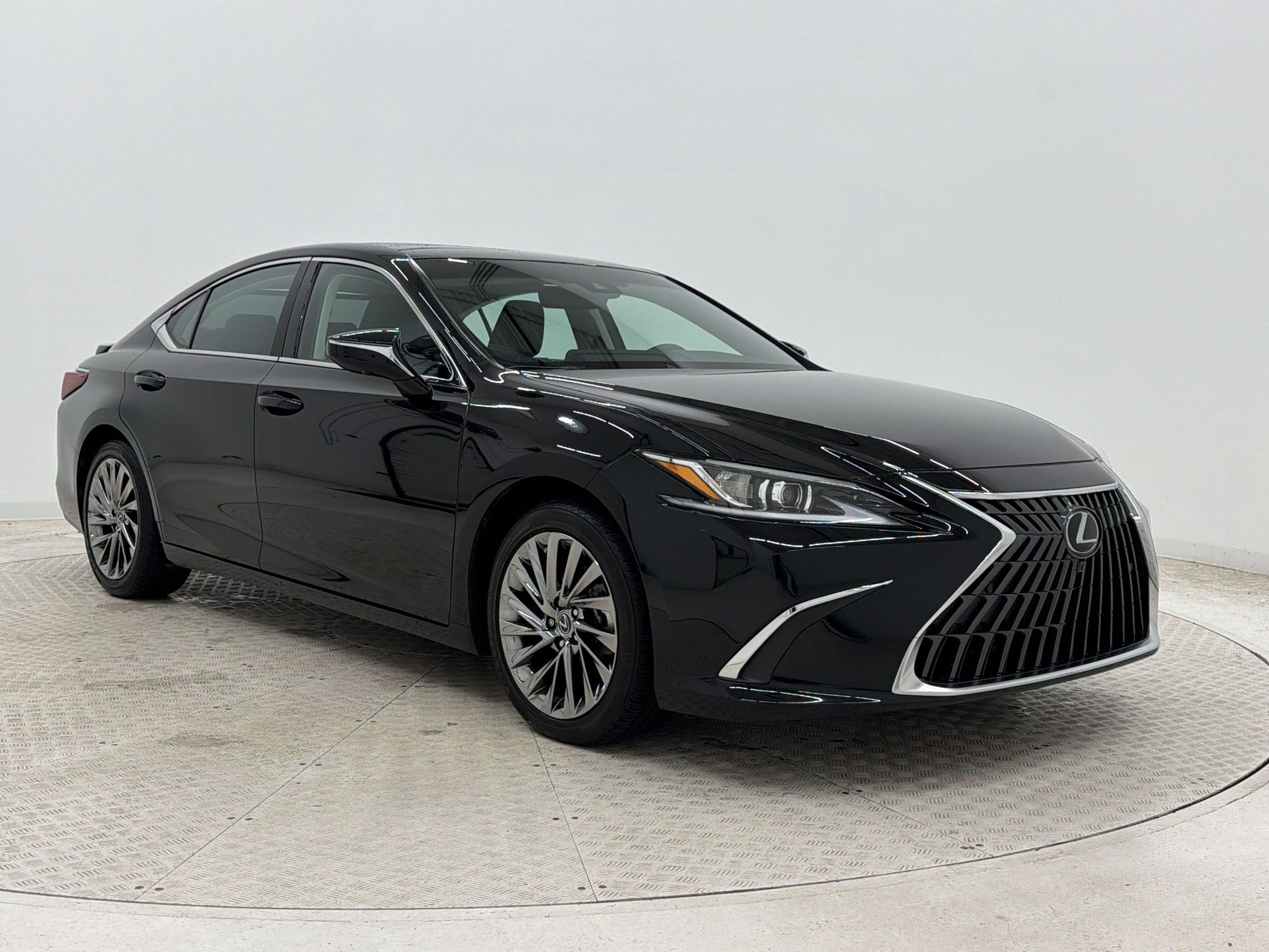 Used 2024 Lexus ES 350 w/ Accessory Package (Z1) FWD image 7