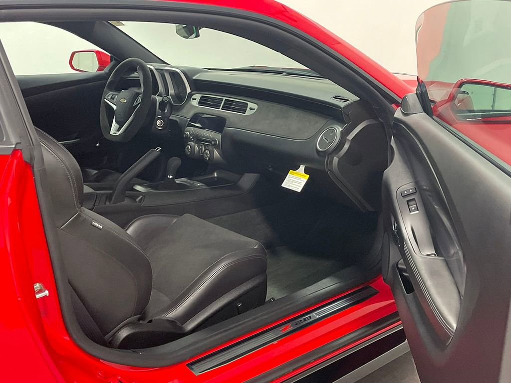Used 2015 Chevrolet Camaro Z/28 RWD image 44