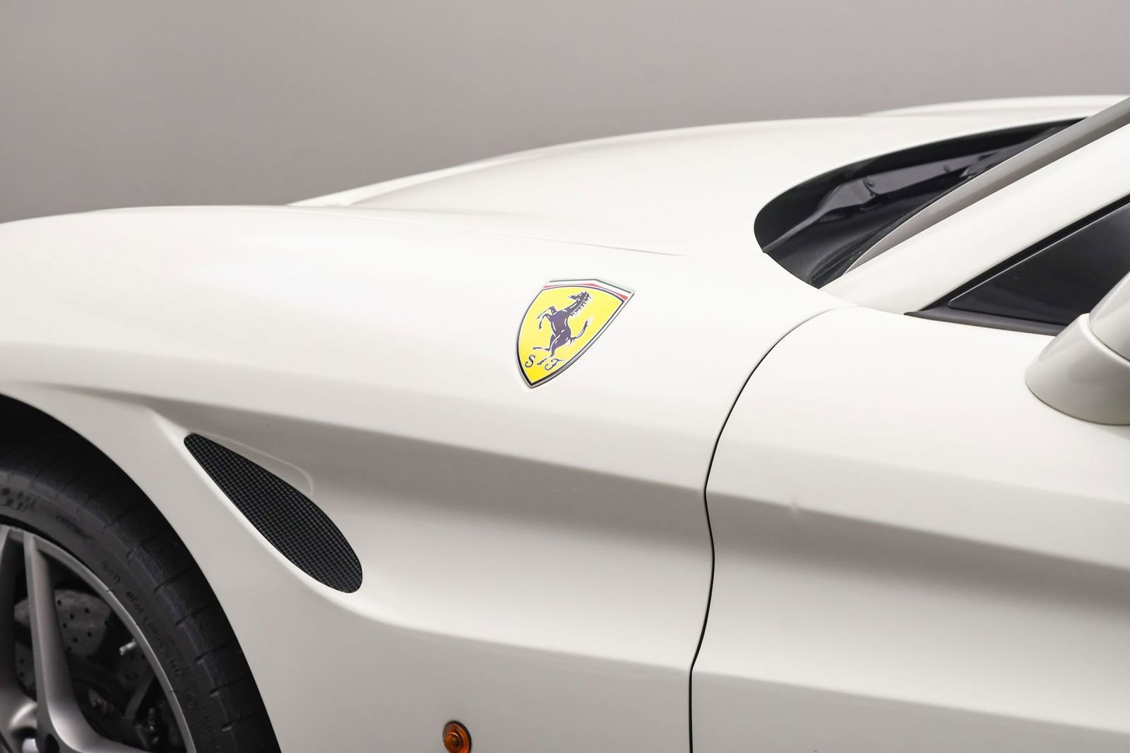Used 2016 Ferrari California T image 37