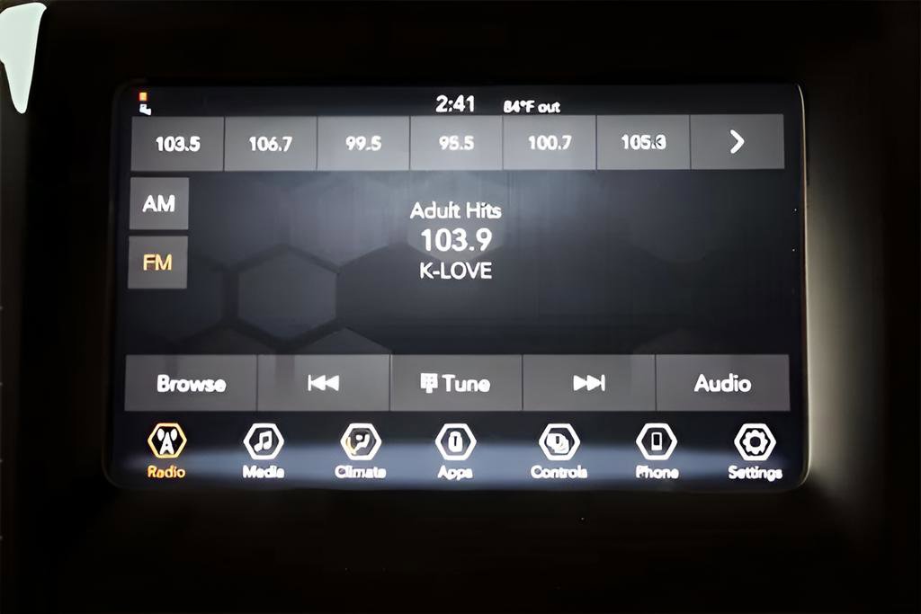Used 2021 Jeep Cherokee Latitude FWD image 28