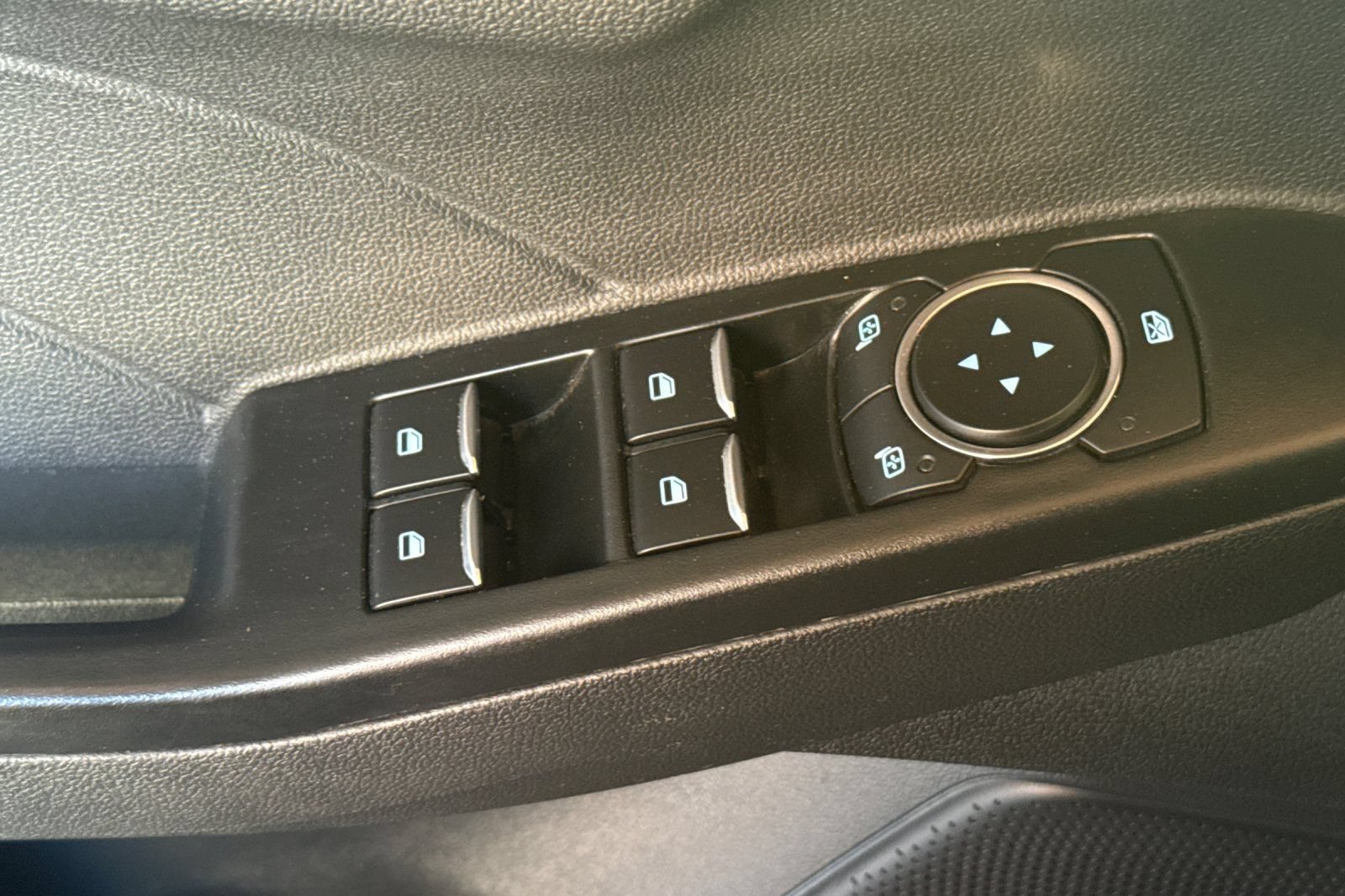 Used 2025 Ford Escape Platinum AWD/4WD image 14