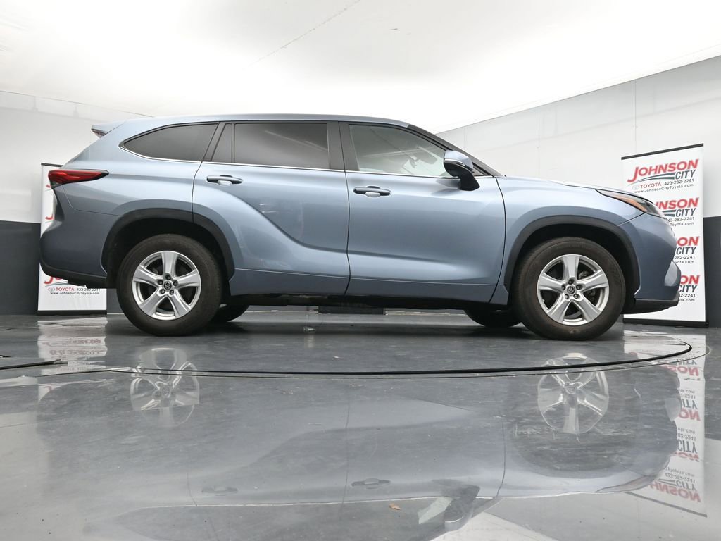 Used 2023 Toyota Highlander LE image 36