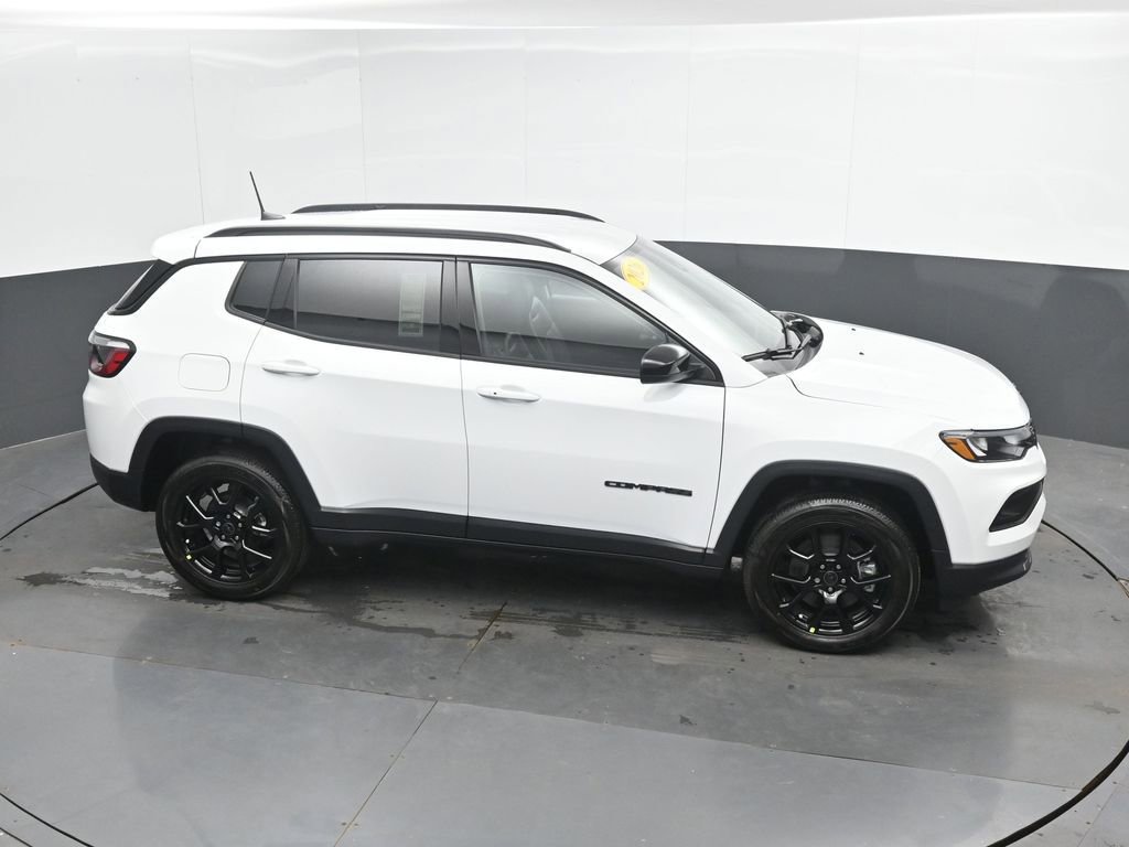 New 2026 Jeep Compass Latitude AWD/4WD image 32
