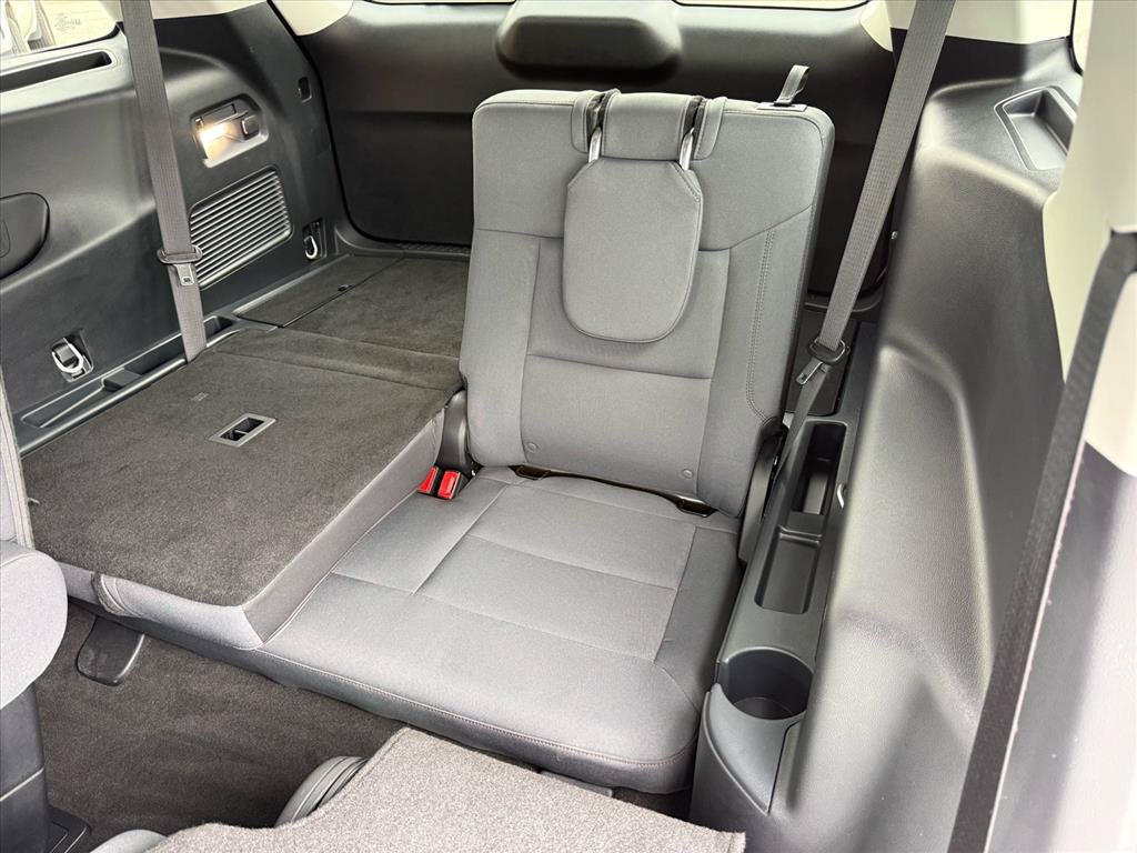Used 2025 Ford Explorer Active AWD/4WD image 7