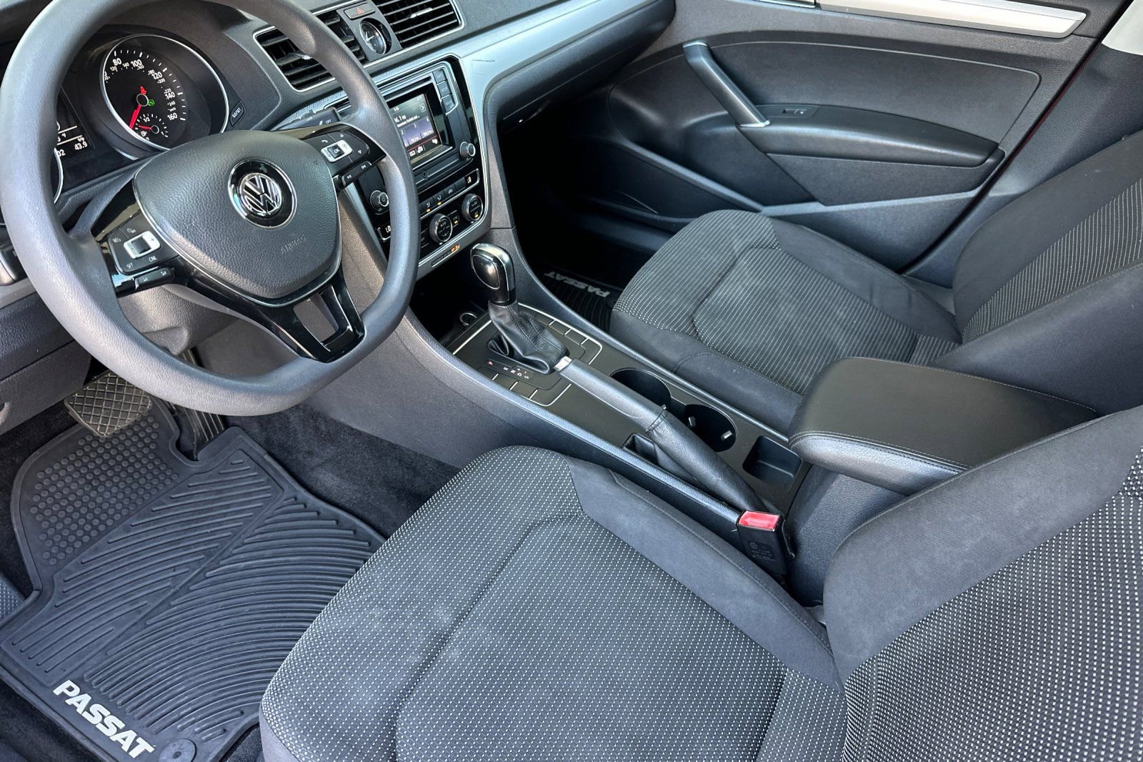 Used 2016 Volkswagen Passat 1.8T S FWD image 9