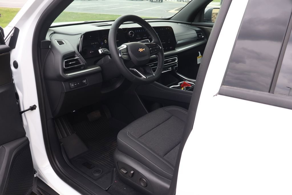 New 2026 Chevrolet Traverse LT w/ Driver Confidence Package FWD image 13