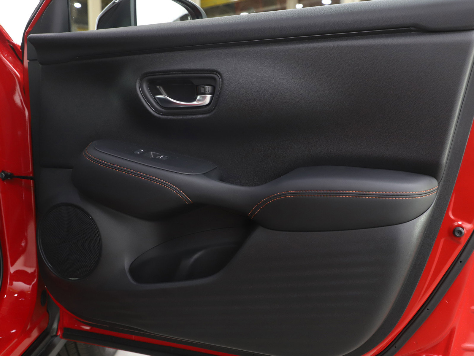 Used 2025 Honda HR-V Sport image 9