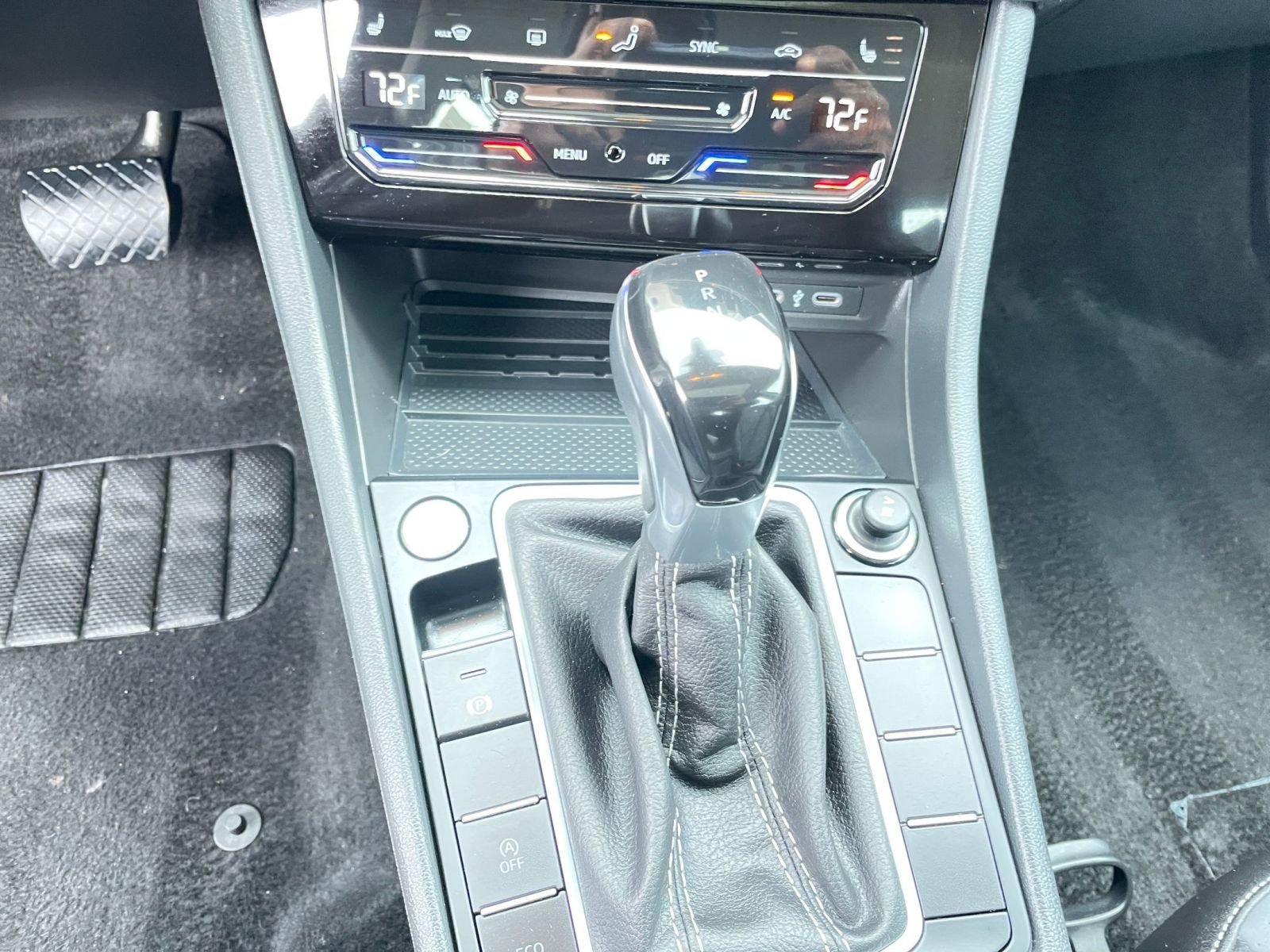 Used 2025 Volkswagen Jetta SE image 42