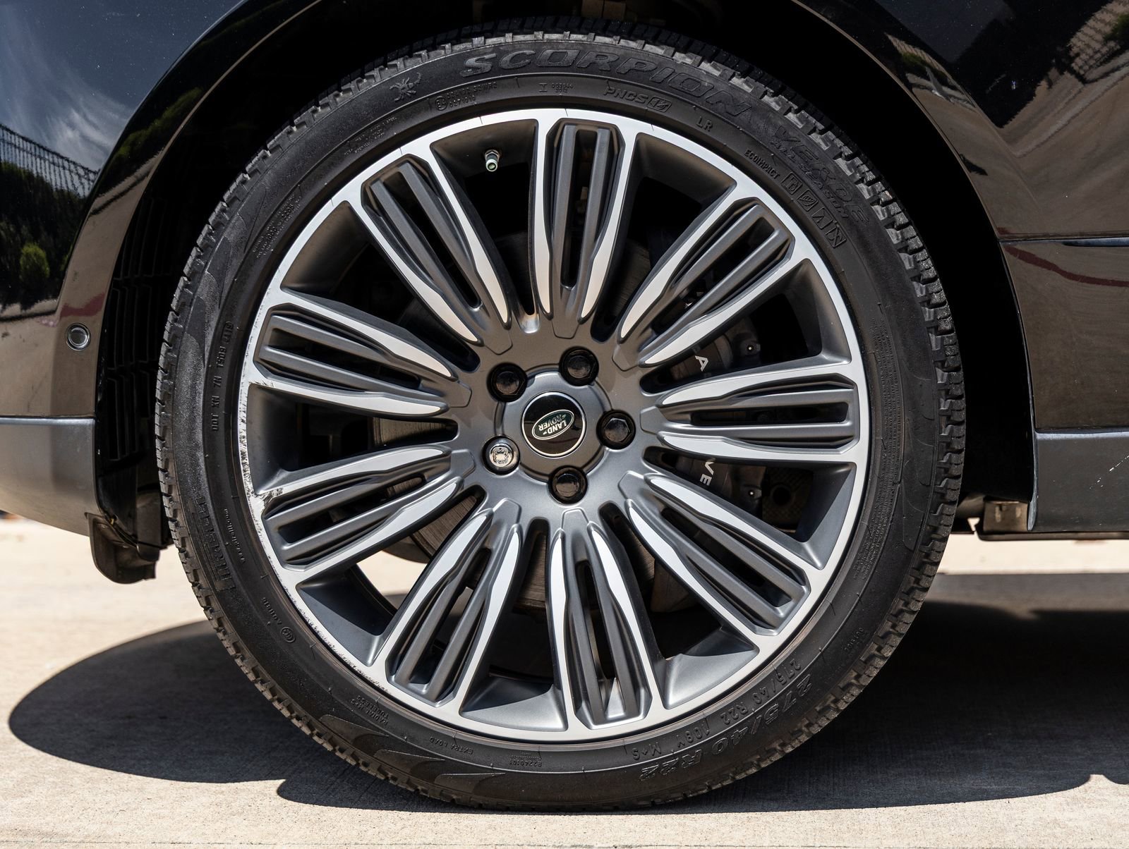 Used 2020 Land Rover Range Rover Autobiography image 11