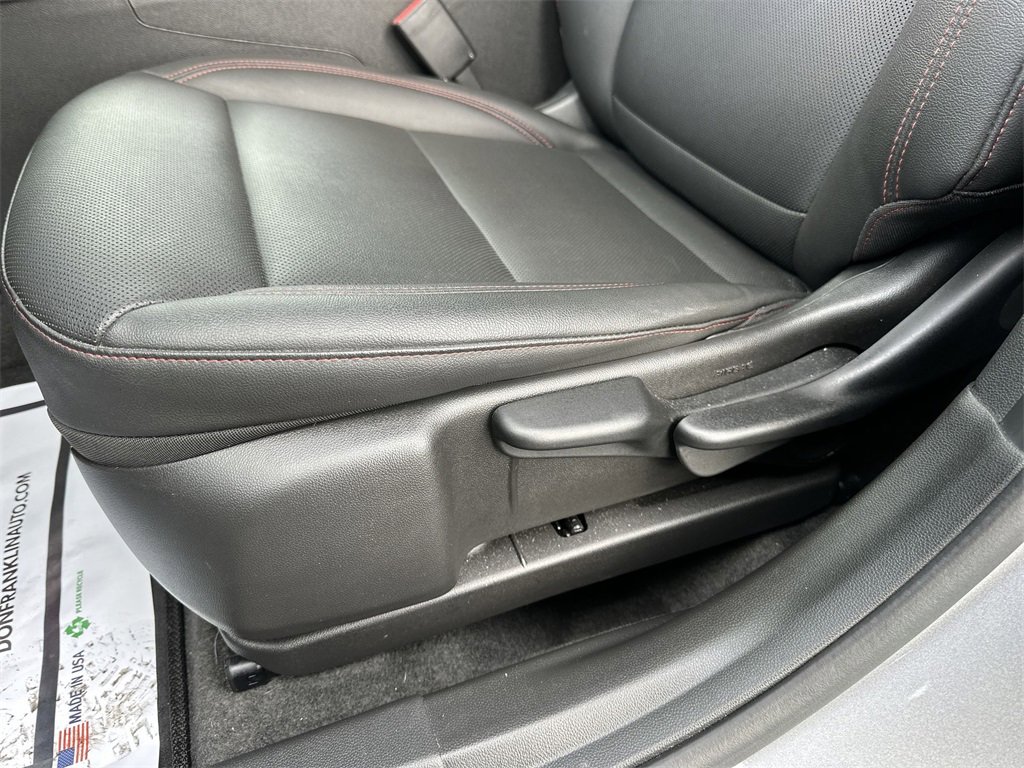 Used 2025 Chevrolet Trax RS w/ Sunroof Package image 12