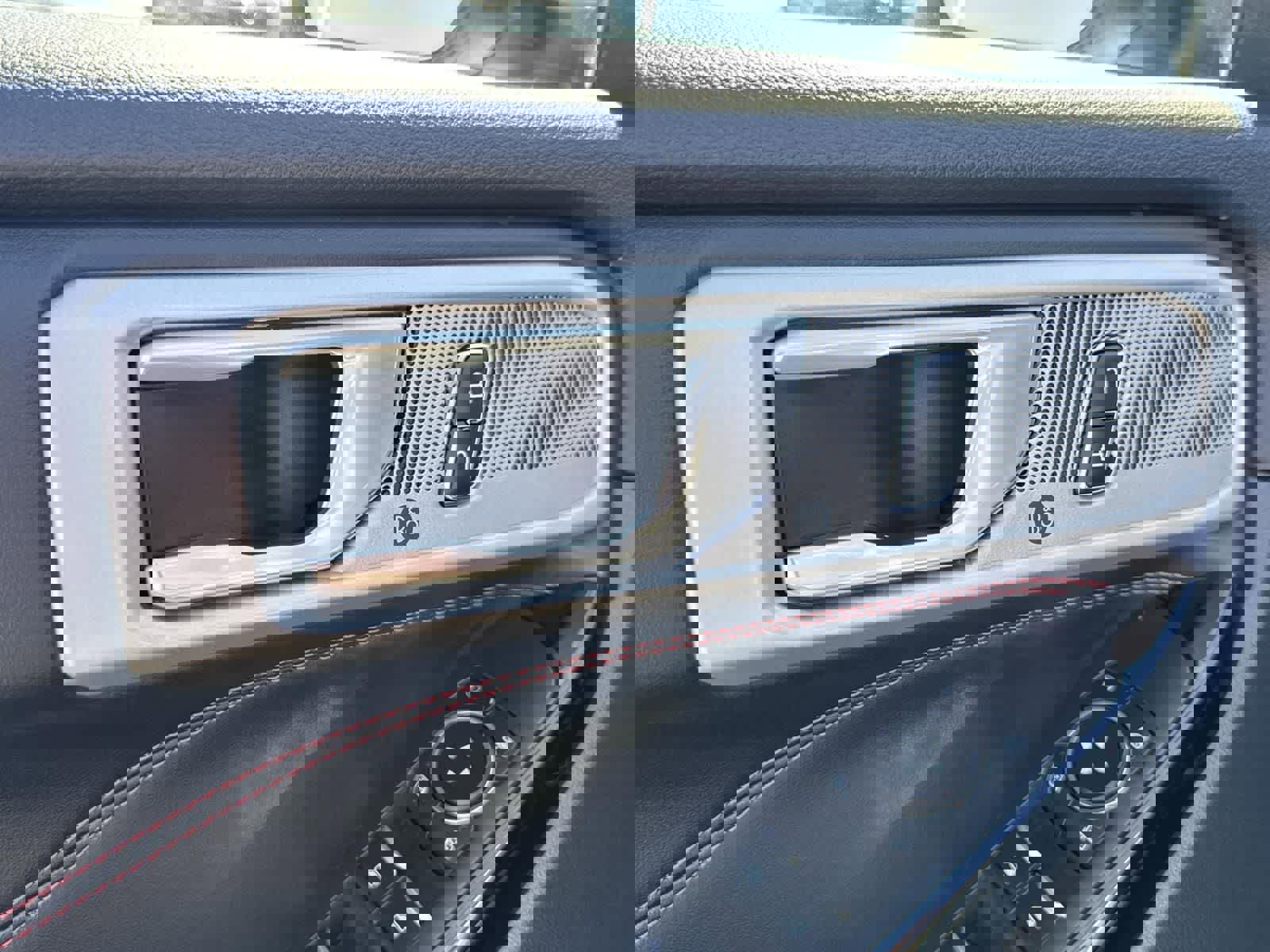 Used 2024 Ford Explorer ST-Line w/ Class IV Trailer Tow Package image 22