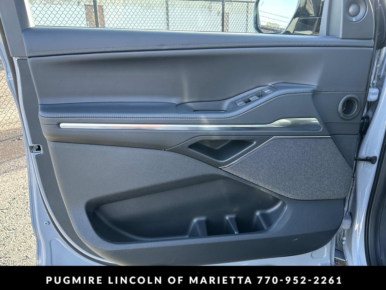 New 2025 Lincoln Navigator Reserve w/ Jet Appearance Package AWD/4WD image 10