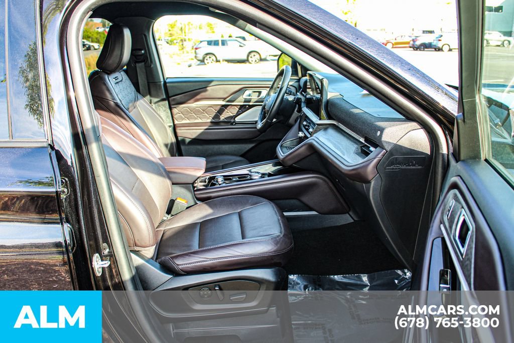 Used 2025 Ford Explorer Platinum w/ LUX Leather Package AWD/4WD image 17