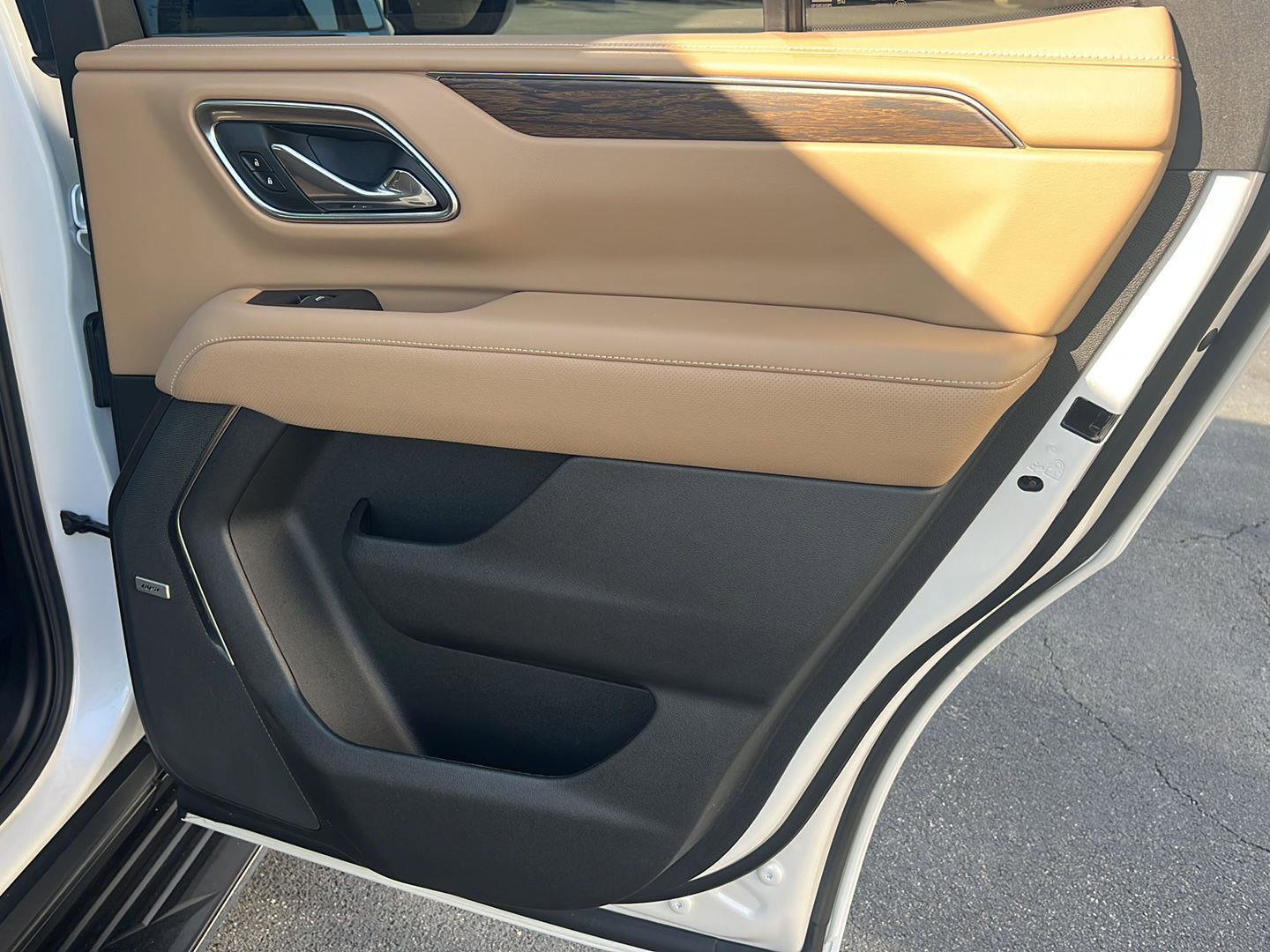 Used 2023 Chevrolet Tahoe Premier AWD/4WD image 17