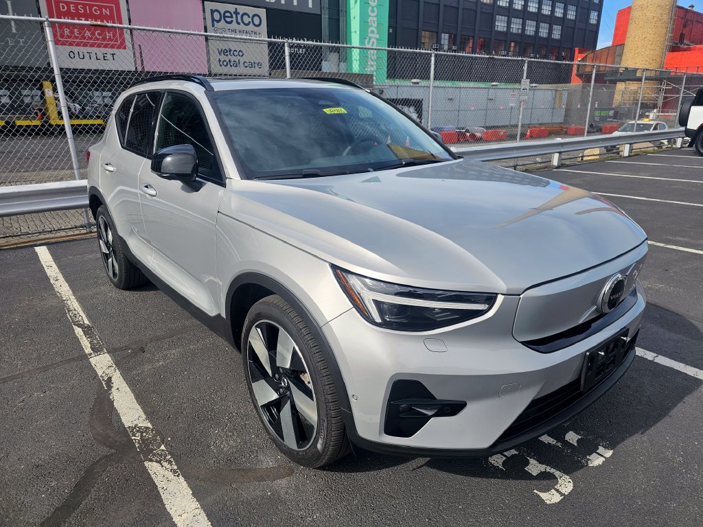 Certified 2023 Volvo XC40 Recharge Ultimate AWD/4WD image 2