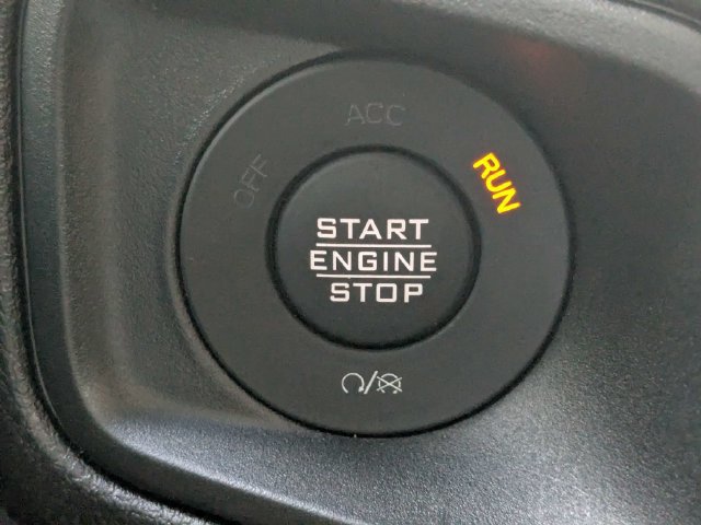 Used 2025 Jeep Wrangler Sport AWD/4WD image 32