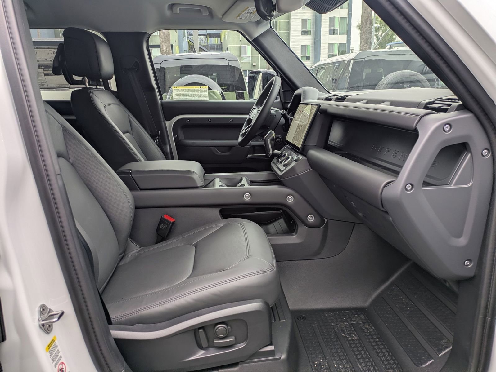 New 2026 Land Rover Defender 110 X-Dynamic SE image 32