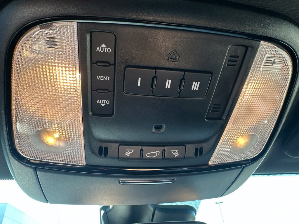 Used 2024 Dodge Durango GT RWD image 30