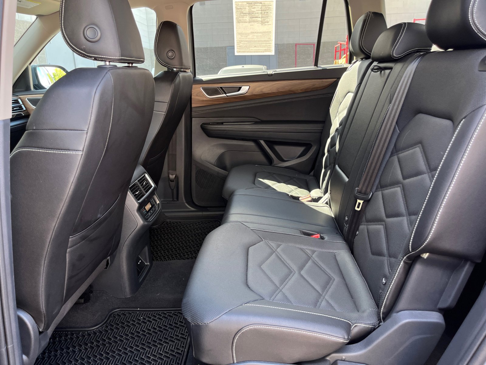 Used 2025 Volkswagen Atlas SE image 24