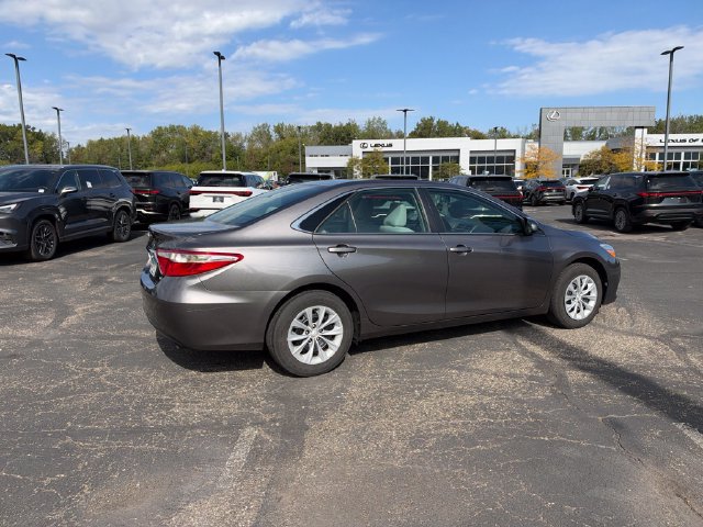 Used 2017 Toyota Camry LE FWD image 19