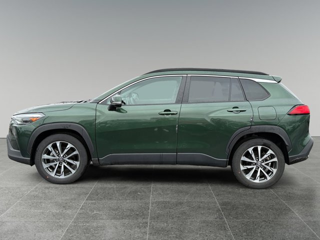 Used 2023 Toyota Corolla Cross XLE w/ Convenience Package image 2