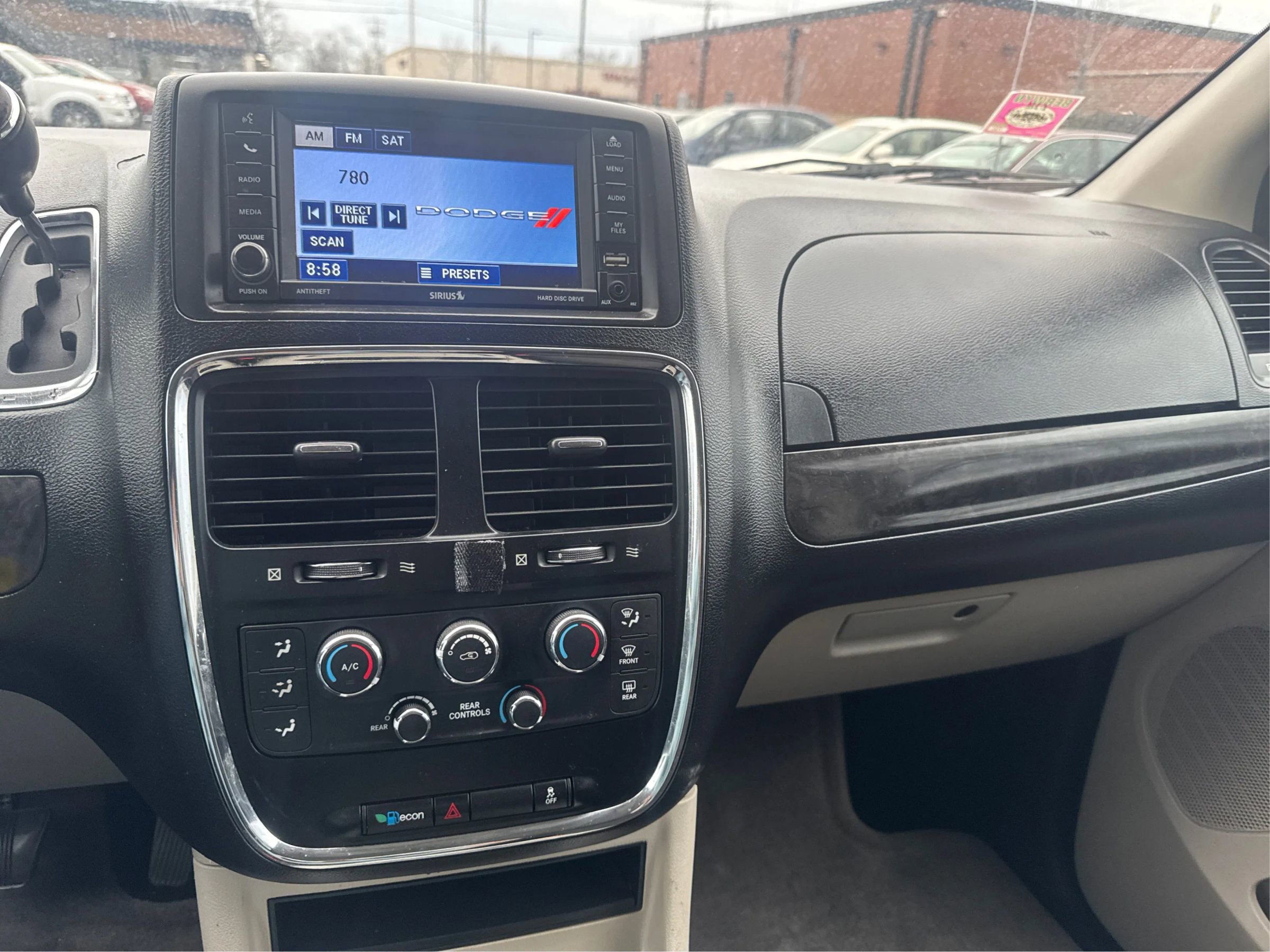 Used 2012 Dodge Grand Caravan SXT w/ UConnect Hands-Free Group image 26