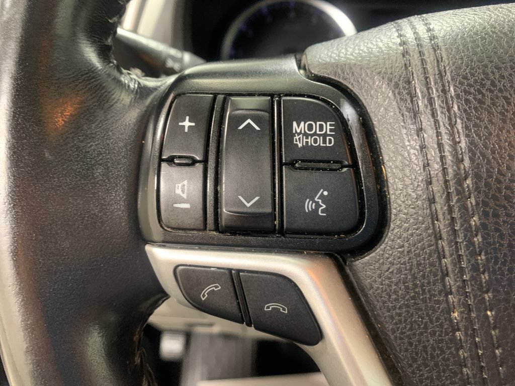 Used 2019 Toyota Highlander XLE AWD/4WD image 24