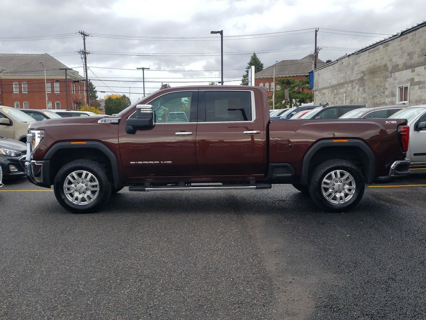 Used 2024 GMC Sierra 2500 SLT w/ SLT Premium Package image 3