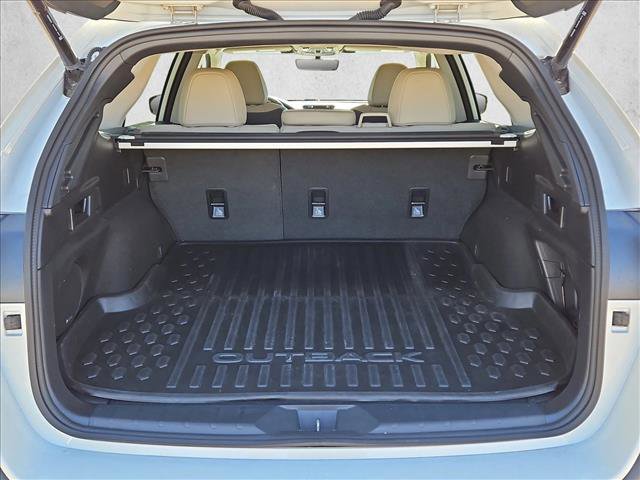 Used 2023 Subaru Outback Limited image 6