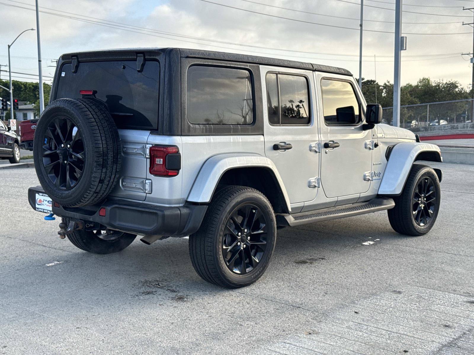 Used 2023 Jeep Wrangler Unlimited Sahara w/ Cold Weather Group AWD/4WD image 3