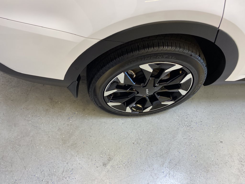 Used 2025 Kia Sorento SX FWD image 13