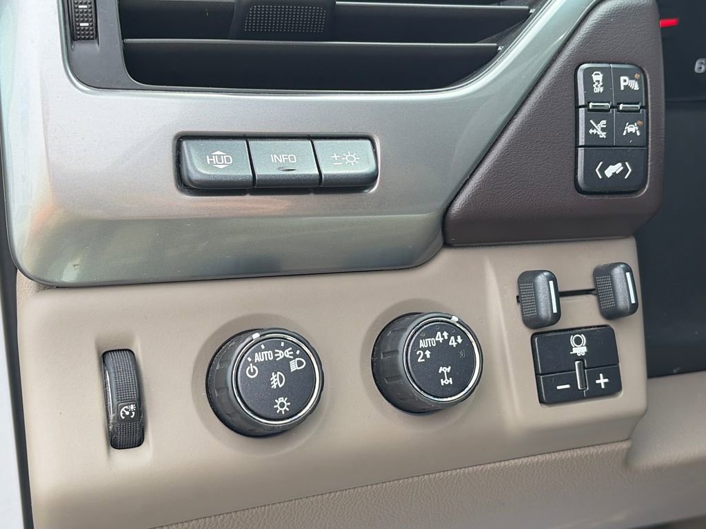 Used 2018 Chevrolet Suburban Premier AWD/4WD image 23