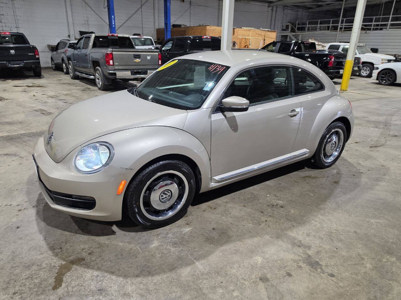 Used 2012 Volkswagen Beetle 2.5 FWD image 1