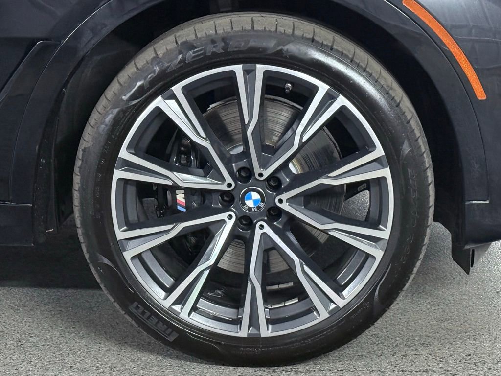 Used 2022 BMW X7 M50i image 6
