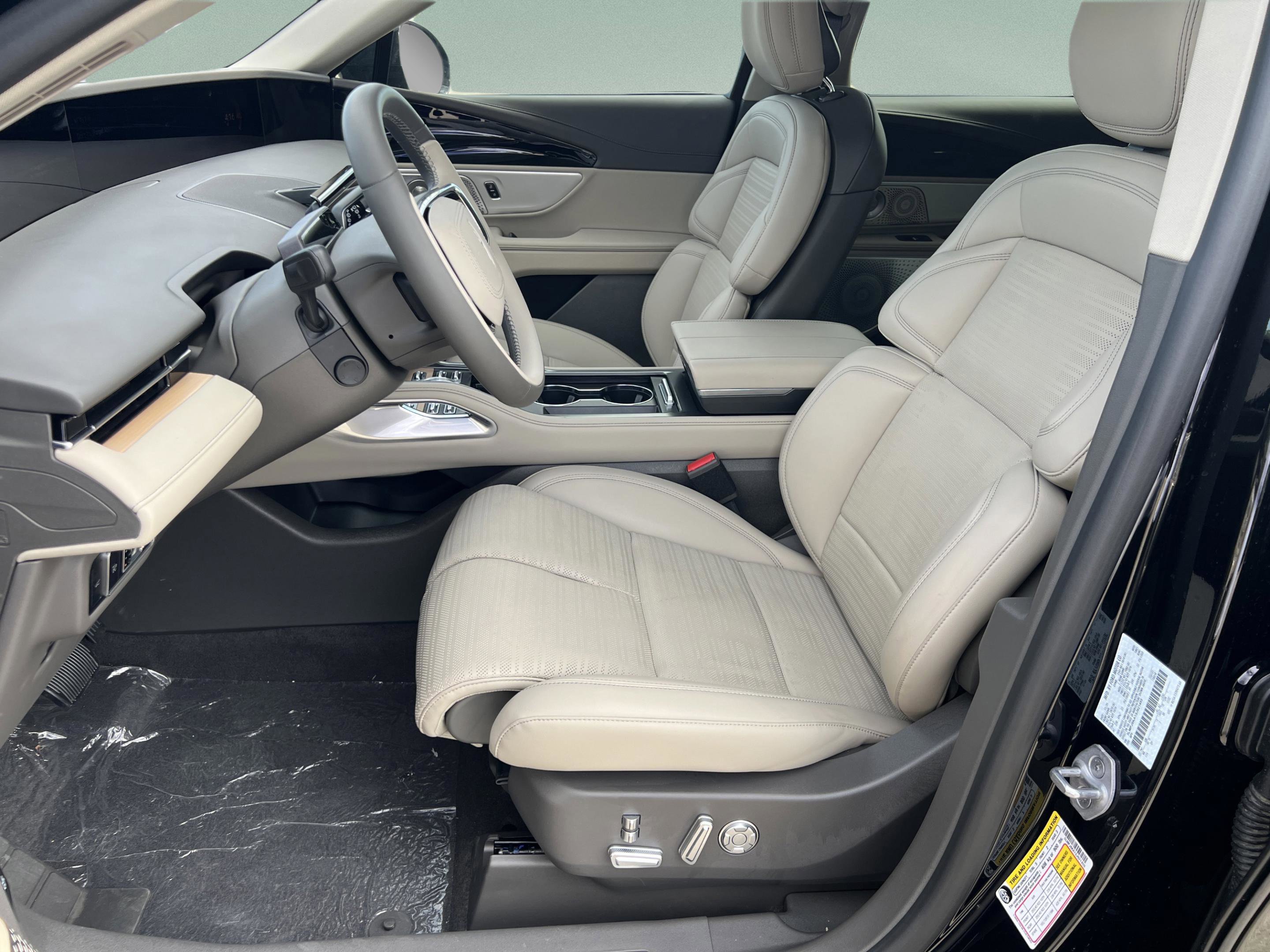 New 2025 Lincoln Nautilus Reserve image 9