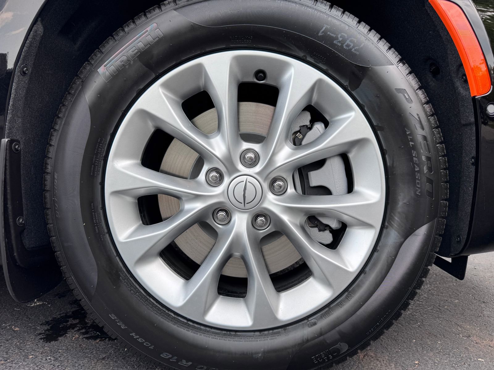 New 2025 Chrysler Pacifica Select w/ Uconnect Theater Family Group image 35