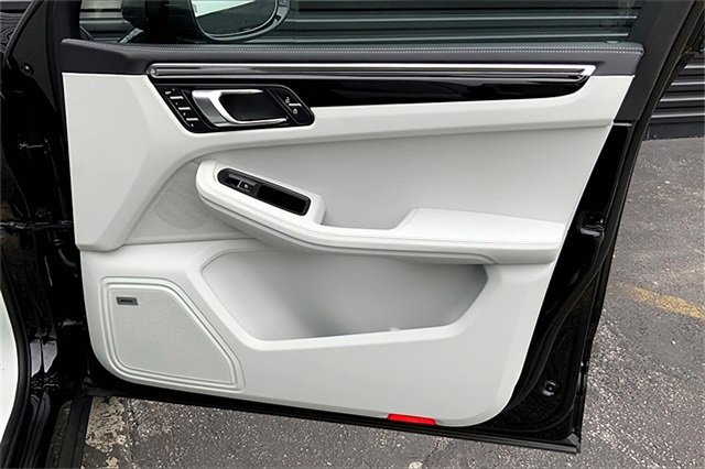 New 2025 Porsche Macan image 29